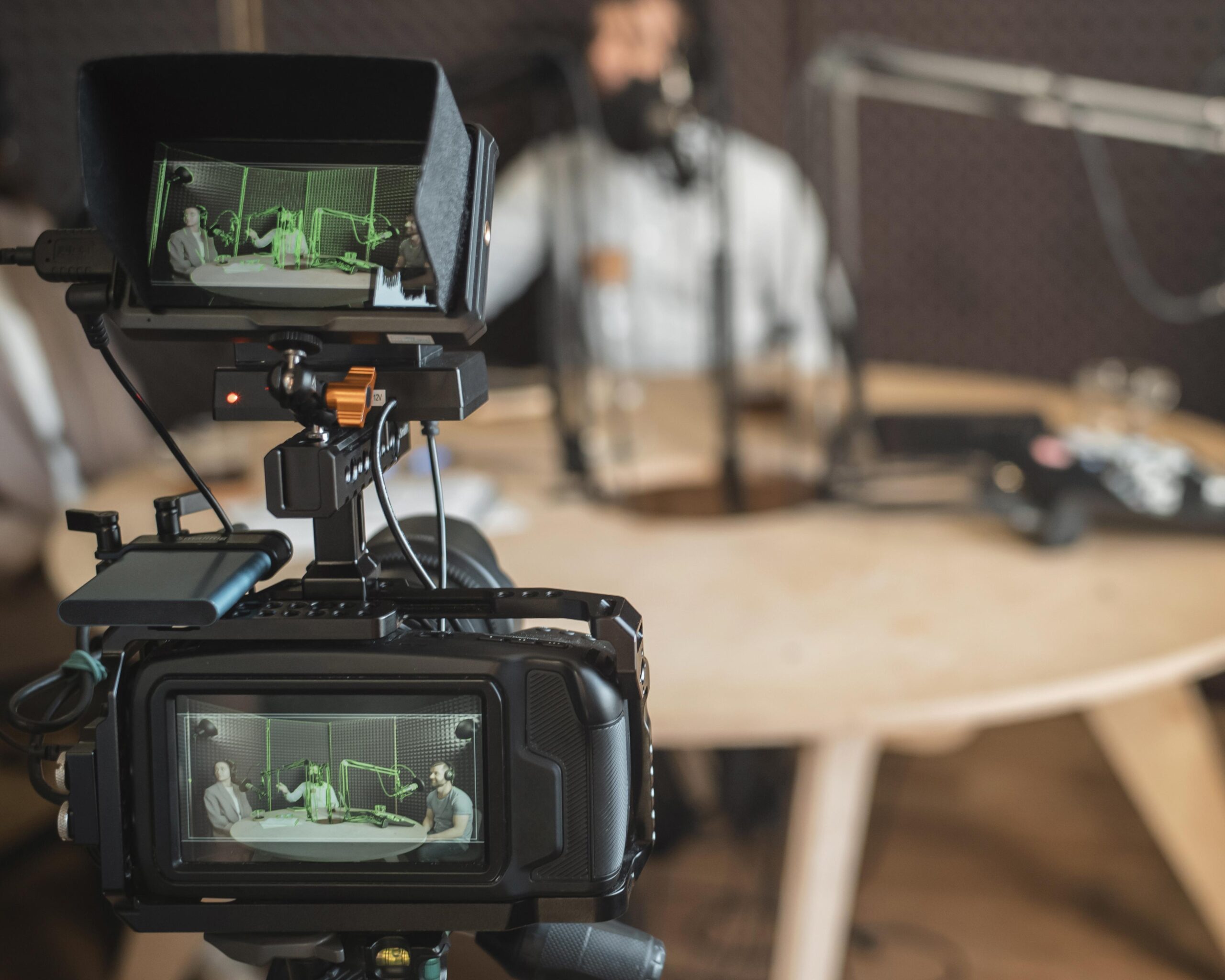 close-up-radio-concept-with-camera